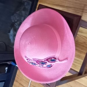 Medium brim straw hat